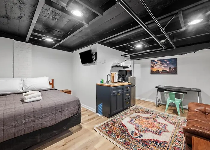 The Walnut - The Emerald Apartment